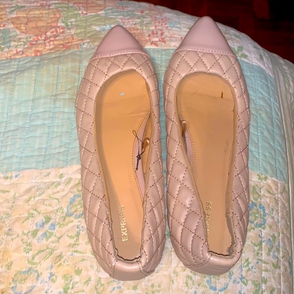 Express flats size 8. Never worn. Creamy pink color - Picture 1 of 2